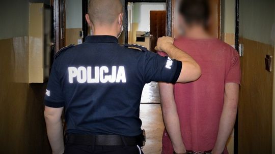 Tczew: Ukradli samochód i go spalili. Jeden ze sprawców był poszukiwany