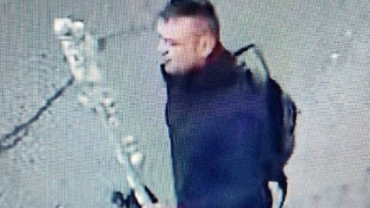 Tczew: Włamał się do piwnicy i ukradł dwa karnisze. Szuka go policja