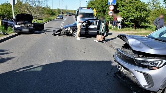 Tczew: Wypadek na skrzyżowaniu Malinowskiej z Kwiatową. Dwie osoby trafiły do szpitala