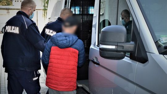 Tczew: Złodzieje czekolad usłyszeli zarzuty 