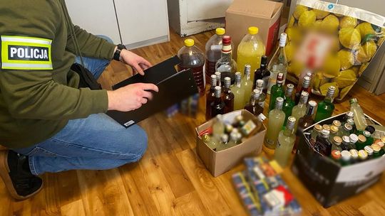 Tczewscy policjanci zabezpieczyli nielegalne papierosy i alkohol