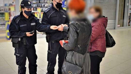 Tczewska policja sprawdza, czy mieszkańcy przestrzegają obostrzeń