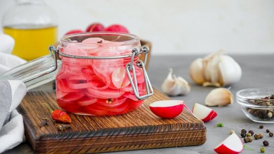 Te kiszone warzywa mogą cię zaskoczyć. Trzy niecodzienne przepisy