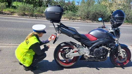 Tego jeszcze nie było. Policja patroluje ulice z kątomierzami [ZDJĘCIA]