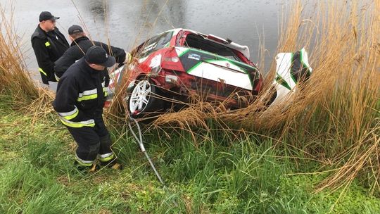 Tragiczny wypadek podczas rajdu w Błotniku. Dwie osoby nie żyją 