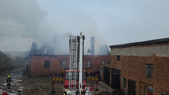 Tymawa: Pożar domu. Z budynku strażacy wynieśli 4 butle z gazem