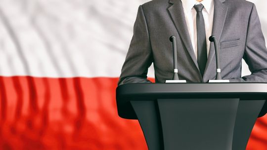 Tytuł "Polityka roku 2021"? W Polsce zasługuje na niego niewielu