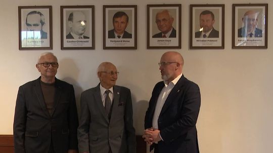 Urzędowy poczet czy zwykła codzienność?