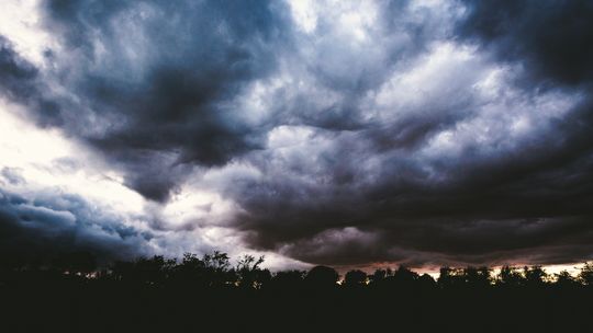 Uwaga na burze z gradem! [OSTRZEŻENIE METEOROLOGICZNE]