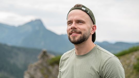 Uważność to trening, nie moda. Jak świadomy oddech zmienia nasz układ nerwowy? [ROZMOWA]