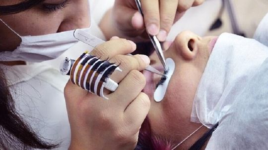 W jaki sposób depilować nogi mając żylaki?