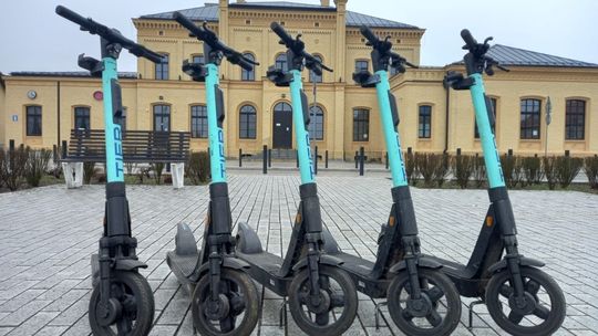 W Starogardzie Gdańskim pojawiły się elektryczne hulajnogi. Ile kosztuje przejazd?