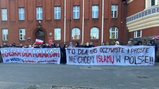 W Tczewie protestowano przeciwko migrantom [ZDJĘCIA]