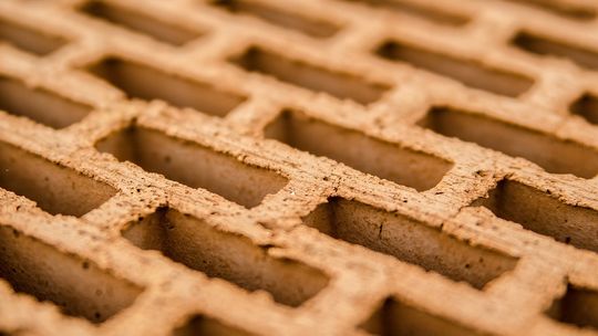 Wady i zalety pustaków ceramicznych