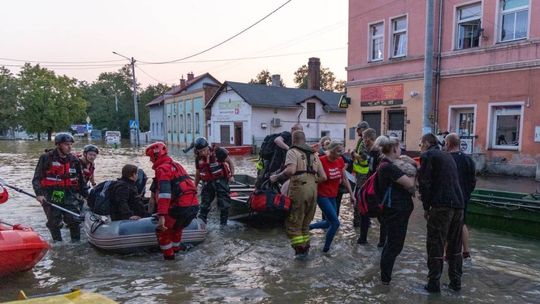 Wielka fala w Oławie. Miasto się broni. Szykuje się na nią Opole