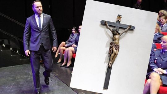 Wojewoda mógł zdjąć krzyż ze ściany. Ważny wyrok sądu