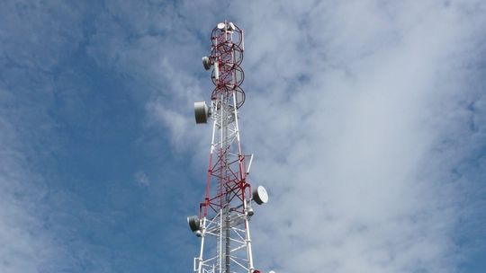 Wspinali się na maszt, zapłacą tysiąc złotych