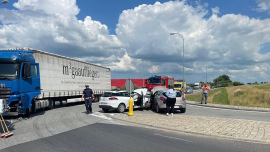 Swarożyn: Jedna osoba ranna w wypadku przy zjeździe na autostradę