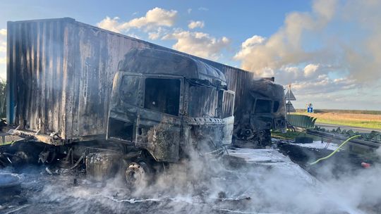 Śmiertelny wypadek na A1: Dwa pojazdy stanęły w płomieniach