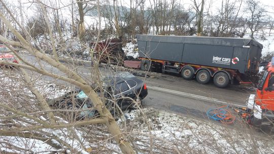 Wypadek na DW 222. Nie żyje jedna osoba