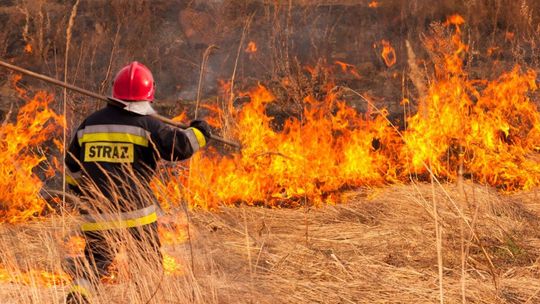 Zabawa z ogniem i papierosem może zakończyć się megagrzywną