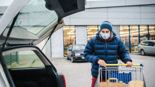 Zakupy w Sylwestra, Nowy Rok i niedzielę. Godziny otwarcia popularnych sklepów