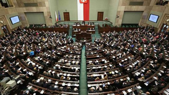 Zaskakujące wyniki sondażu. PiS i KO na ostatnich miejscach 