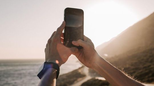 Zdjęcie z wakacji na L4? ZUS cofa zasiłki i żąda zwrotu pieniędzy