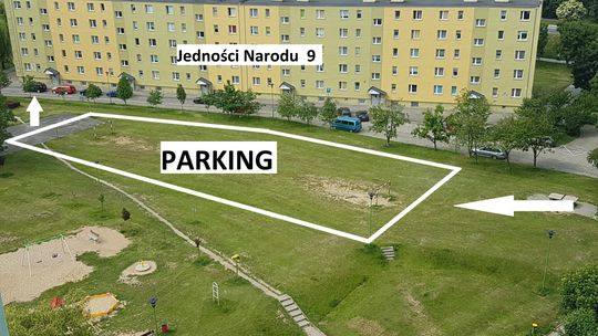 Zieleń, parking, a może wszystkiego po trochu - jaki jest pomysł radnego na zagospodarowanie placu przy ul. Jedności Narodu?