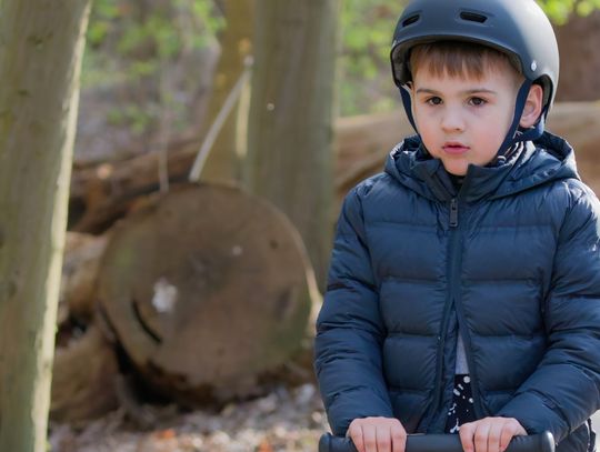Bezpieczna droga do szkoły. Sprawdź zasady dla pieszych, rowerzystów i użytkowników hulajnóg