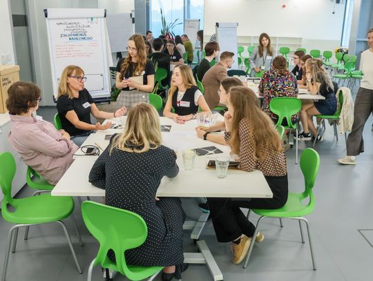 Chcesz podzielić się swoją naukową pasją? A może chcesz rozwinąć umiejętności komunikacyjne? Sprawdź projekt "Nauka ma głos"!