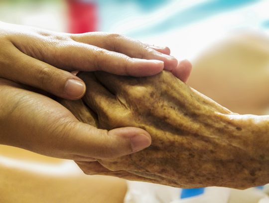 Przycisk SOS i pomocna dłoń, czyli o tym jak Korpus Wsparcia zmienia codzienność seniorów w Tczewie [ROZMOWA]
