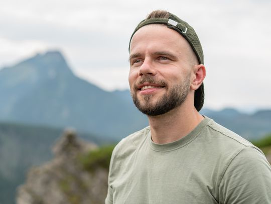 Uważność to trening, nie moda. Jak świadomy oddech zmienia nasz układ nerwowy? [ROZMOWA]