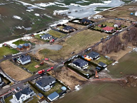 Zapadlisko w Stanisławiu: Służby wciąż walczą ze skutkami awarii