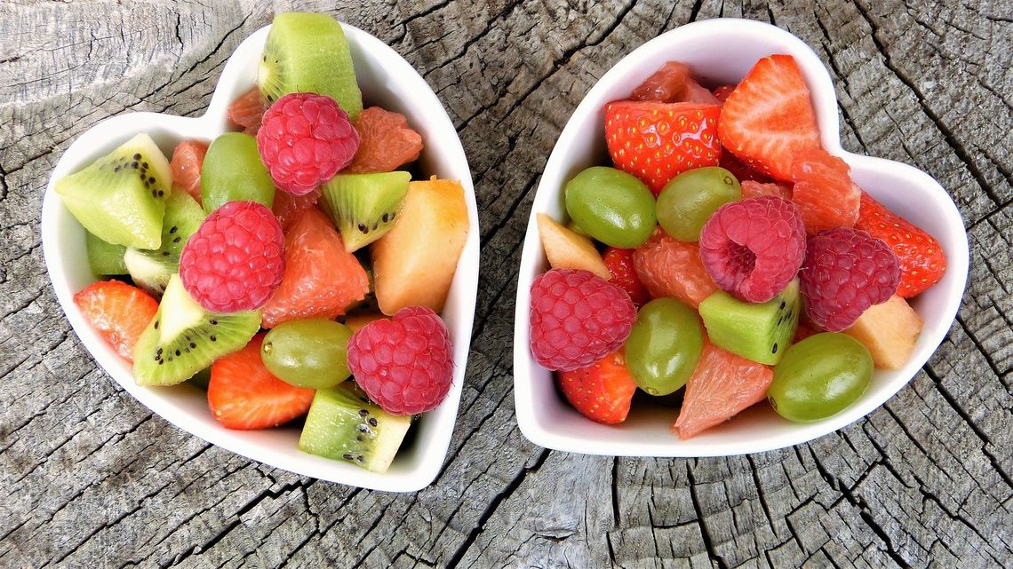 1 lipca obchodziliśmy Międzynarodowy Dzień Owoców. Jakie owoce są najlepsze na upalne dni? [ROZMOWA]
