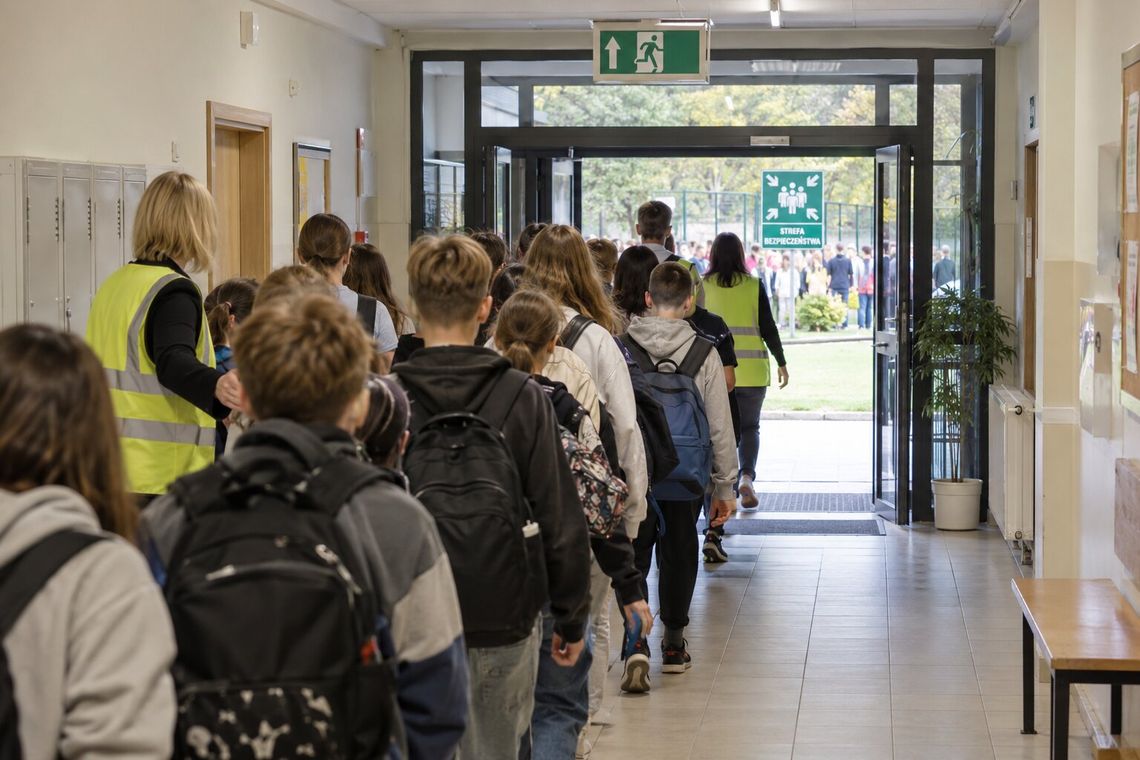 Alarm w środku lekcji. Gdzie mają schować się uczniowie? Nie wierzymy w szkoły Alarm w środku lekcji. Gdzie mają schować się uczniowie? Nie wierzymy w szkoły