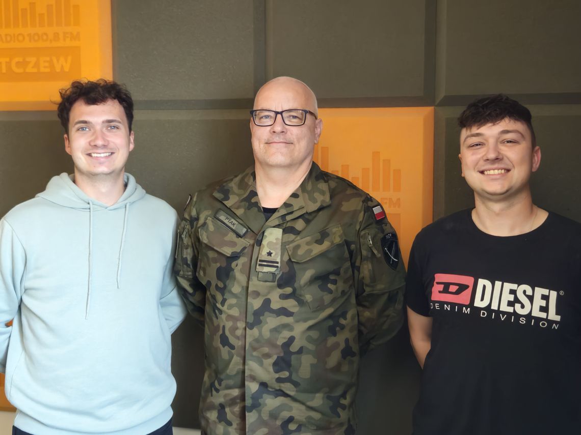 Armia rekrutuje, wojskowi w ogniu pytań. Jaką ofertę przygotowano dla młodych? [ROZMOWA]