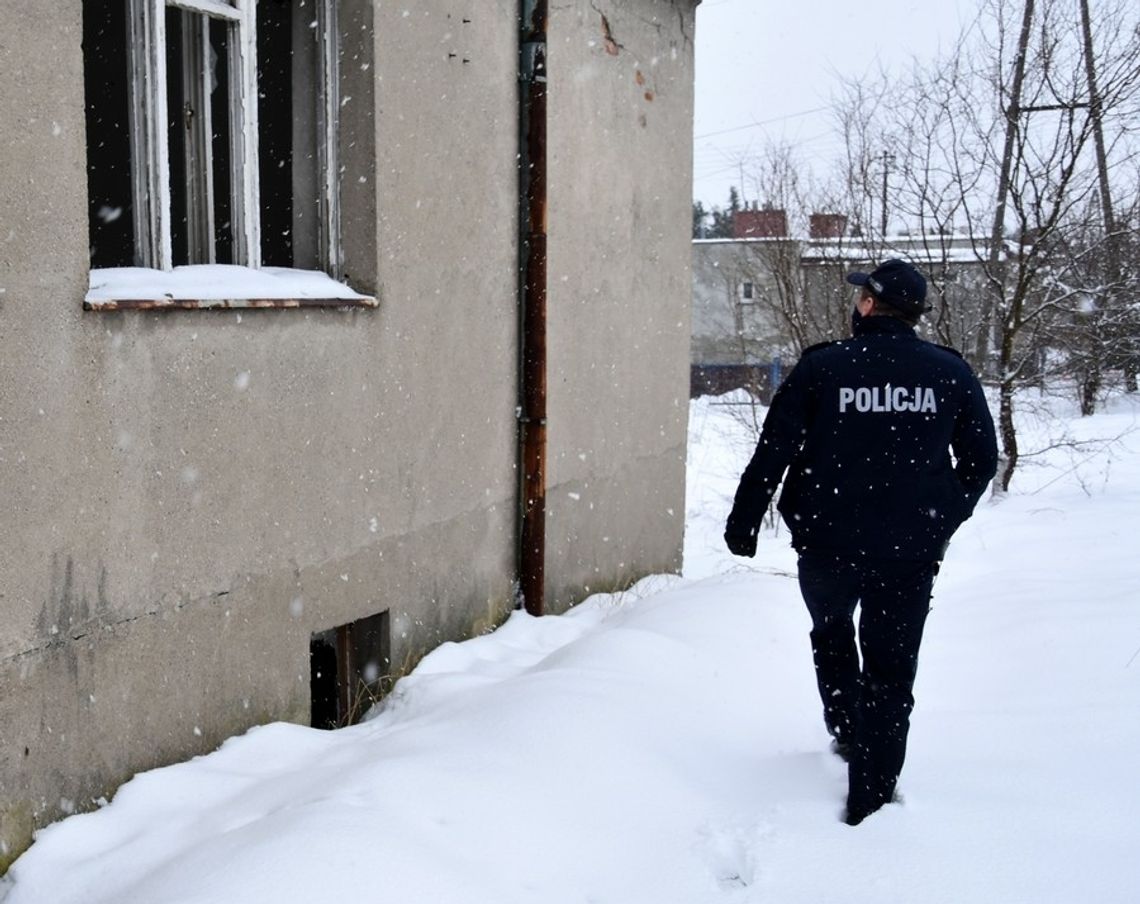 Atak zimy. Policjanci apelują, żeby nie być obojętnym