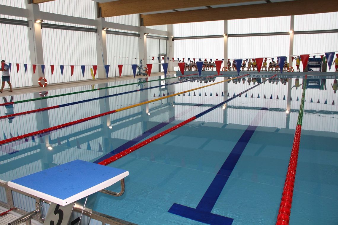 Basen przy SP 12 otwarty