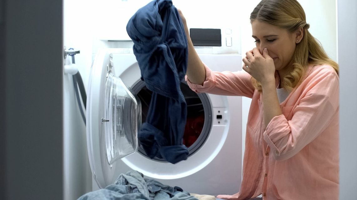 Brzydki zapach w pralce? To domowe sposoby na jego usunięcie
