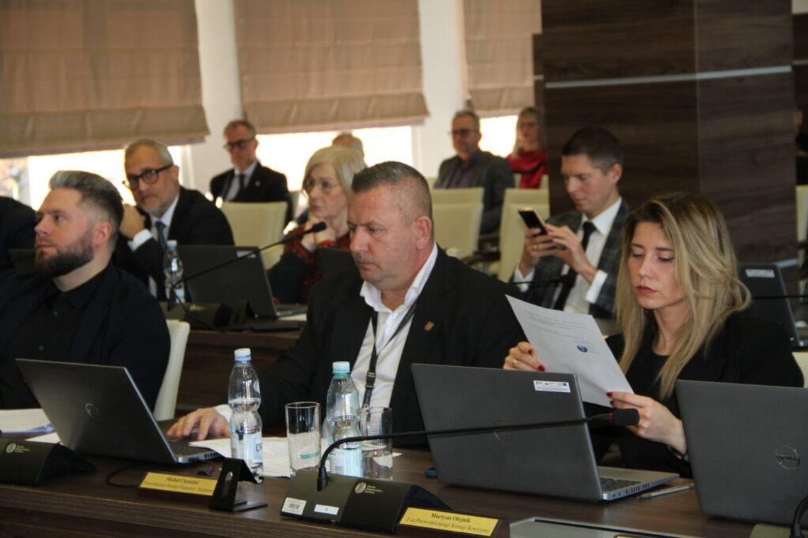 Budżet pod choinkę i nowe zasady sprzedaży alkoholu. O czym zdecydują radni na dzisiejszej sesji? Budżet pod choinkę i nowe zasady sprzedaży alkoholu. O czym zdecydują radni na dzisiejszej sesji?