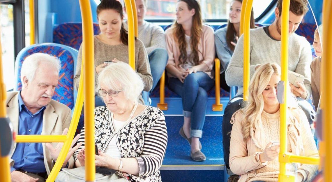 Chcą zakazać głośnego używania telefonów w autobusach. To może być przełom