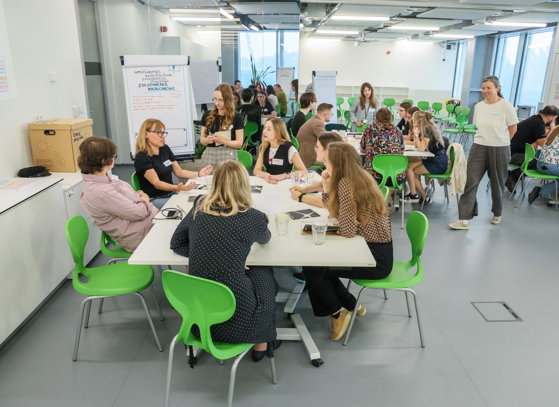 Chcesz podzielić się swoją naukową pasją? A może chcesz rozwinąć umiejętności komunikacyjne? Sprawdź projekt "Nauka ma głos"!