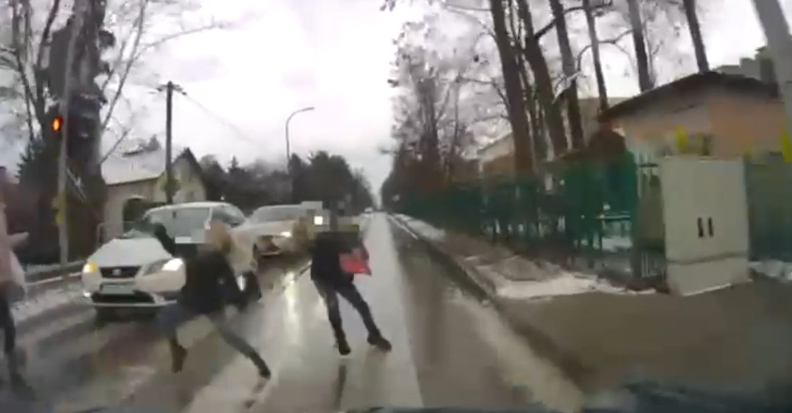 Chłopiec wszedł pod samochód. Kara dla matki [WIDEO]