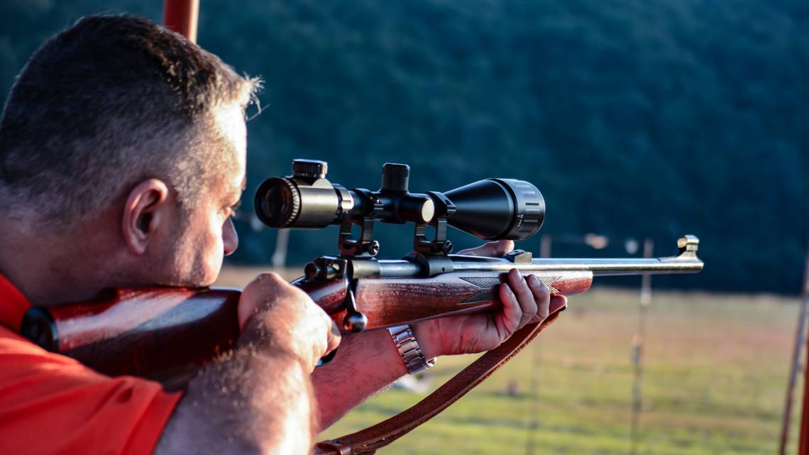 Coraz więcej Polaków chce mieć własną broń