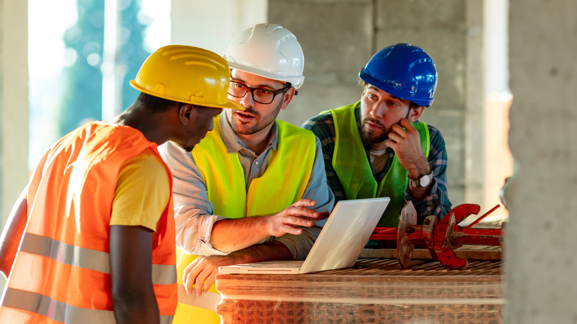 Cudzoziemcy w pracy. Na czele listy Ameryka Południowa