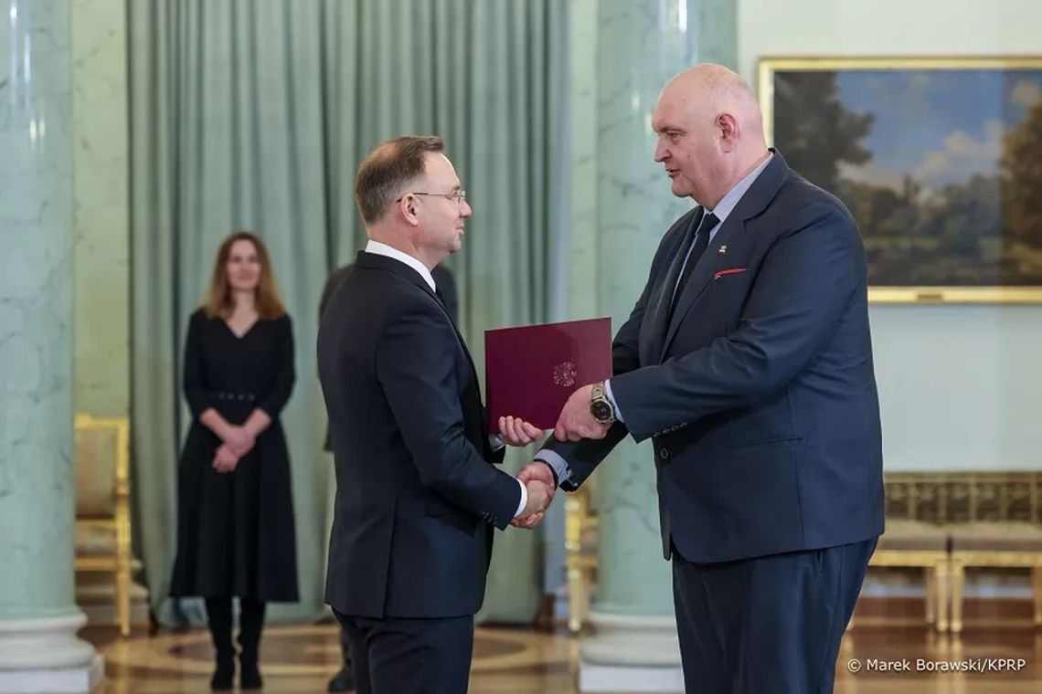 „Człowiek Ziobry” zastąpił Przyłębską. PiS nadal rządzi w Trybunale Konstytucyjnym „Człowiek Ziobry” zastąpił Przyłębską. PiS nadal rządzi w Trybunale Konstytucyjnym