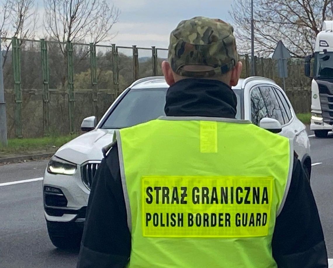 Fałszywe studia, prawdziwy biznes. Służby rozbiły grupę legalizującą pobyt cudzoziemców