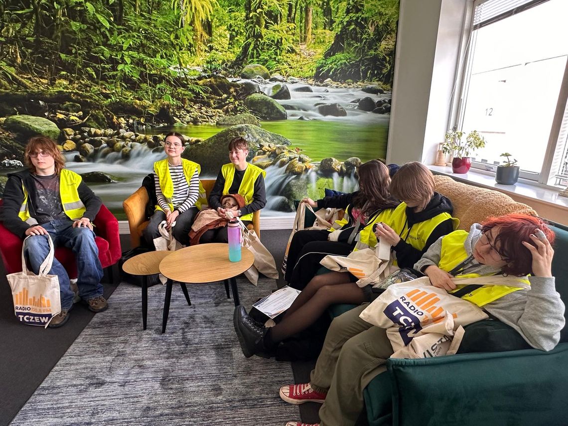 Finał projektu "Radio Tczew prowadzi. Dovista wspiera". Młodzież odwiedziła Wioskę Okienną
