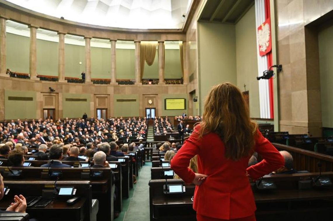 Harce PiS-u wyraźnie mu szkodzą, Koalicja Obywatelska na fali [SONDAŻ]